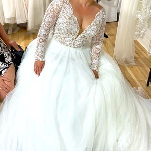 NEVER WORN Mallory Dawn by Maggie Sottero wedding dress